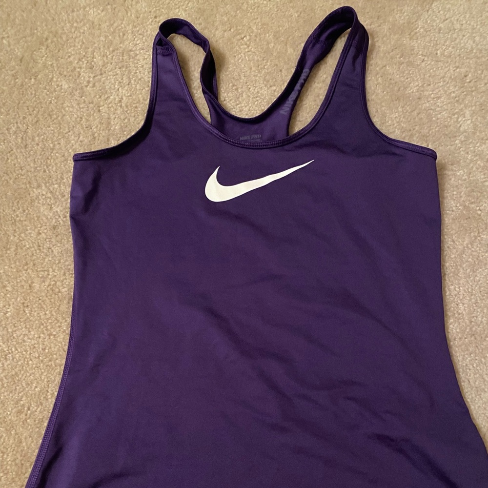 Whole medium Nike workout outfit!
